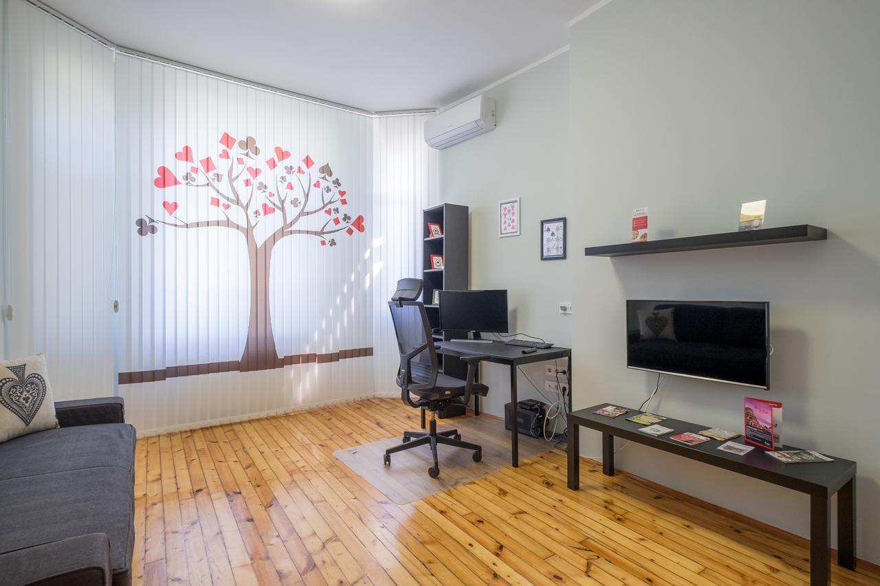 Apartment Poker Style In Heart In The *