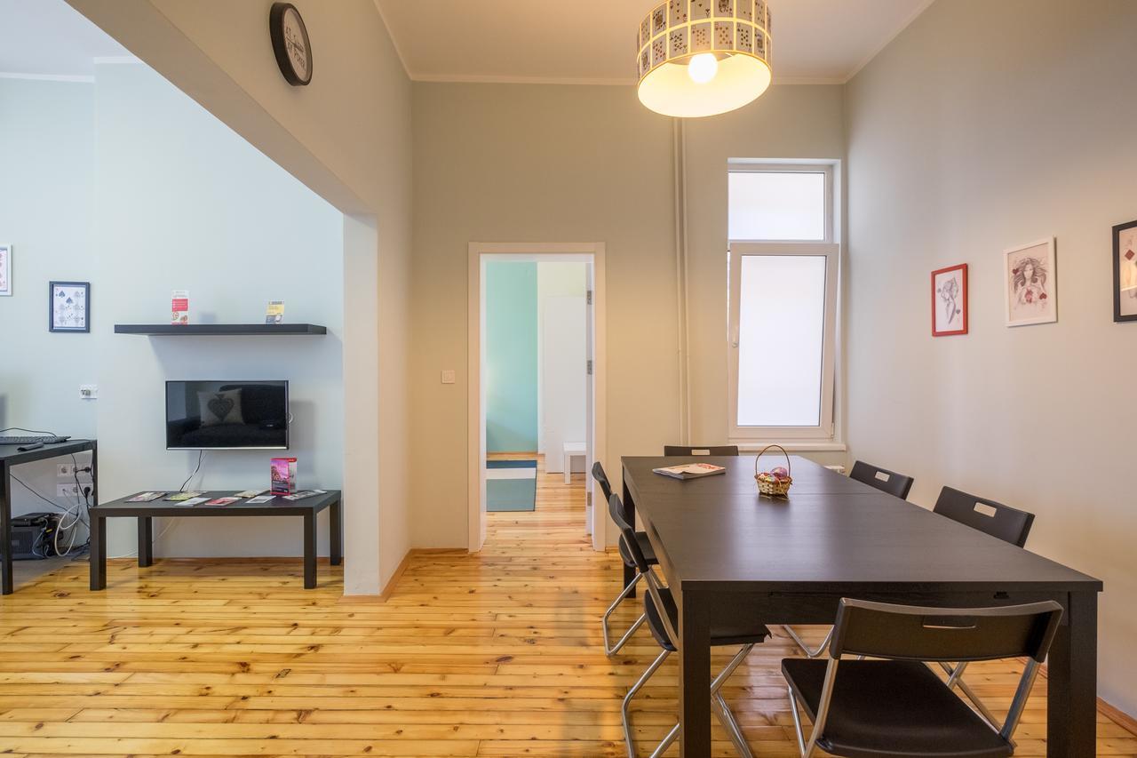 Apartment Poker Style In Heart In The